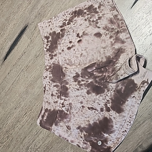 Lululemon Marbled Dye Inner Glow Shorts Size 10 - Picture 2 of 8